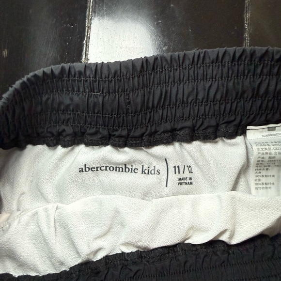 Girls Active Shorts Bundle Abercrombie Nike Size 11/12 & Medium - Picture 8 of 12